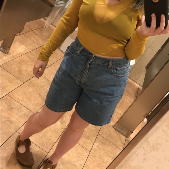 Meet your Posher, Brianna ☺️ - Picture 4 of 8